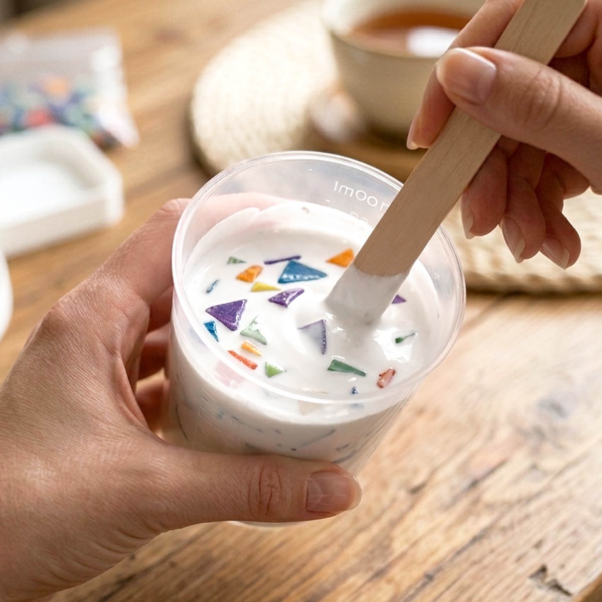 Kit Terrazzo Aqua [Blanc Carrara] : Design Pop et Lumineux avec des Pépites Colorées