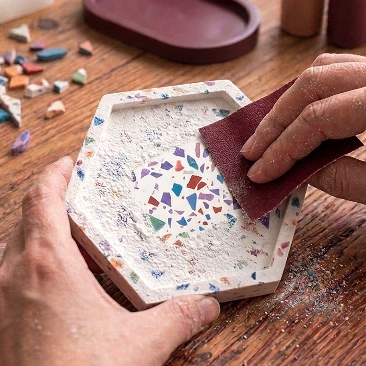Kit Terrazzo Aqua [Blanc Carrara] : Design Pop et Lumineux avec des Pépites Colorées
