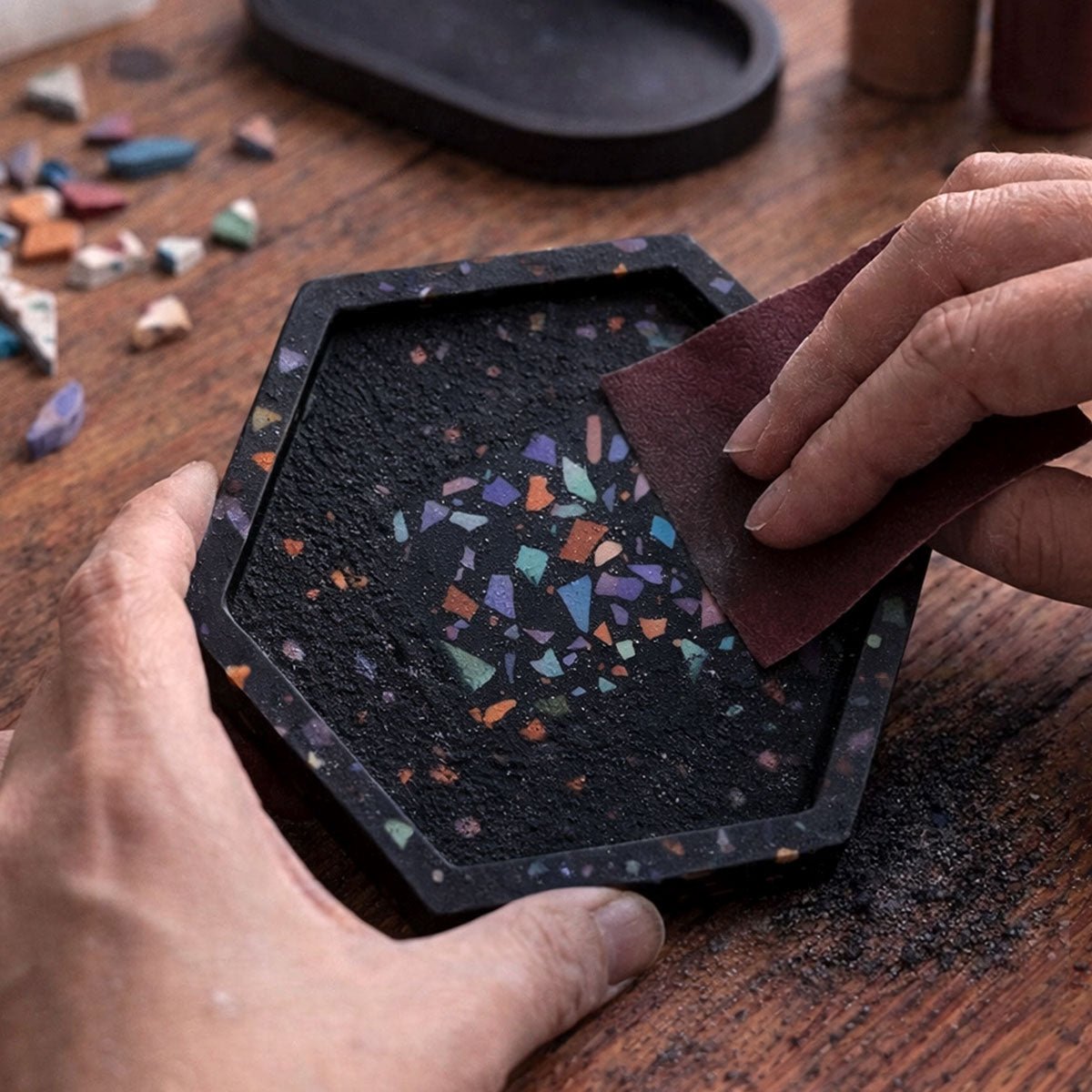 Terrazzo Aqua Kit [Nero Lava]: Eleganza e Design Unico con Chips Colorate - Aqua Resin